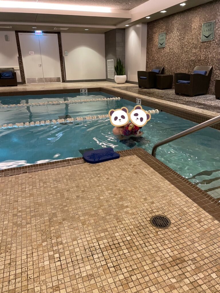シカゴのトランプホテルの屋内プールを撮影した写真