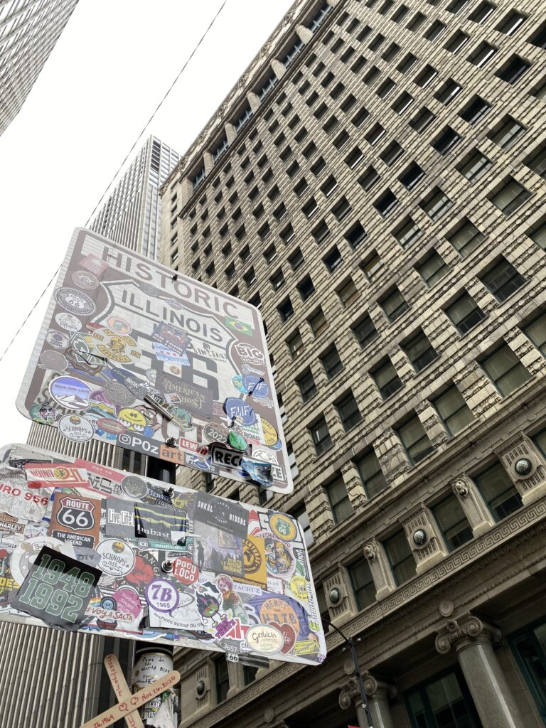 シカゴのルート６６のスタート地点にたつ看板を撮影した写真