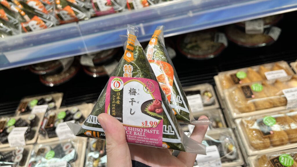 ロサンゼルスの日系スーパーで購入した日本のおにぎり。